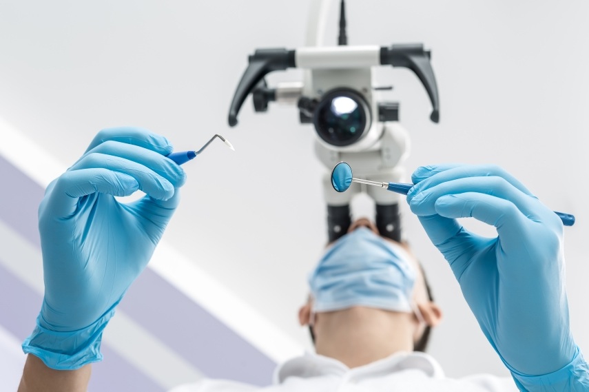 Reendo w gabinecie stomatologicznym – powtórne leczenie kanałowe ratujące ząb